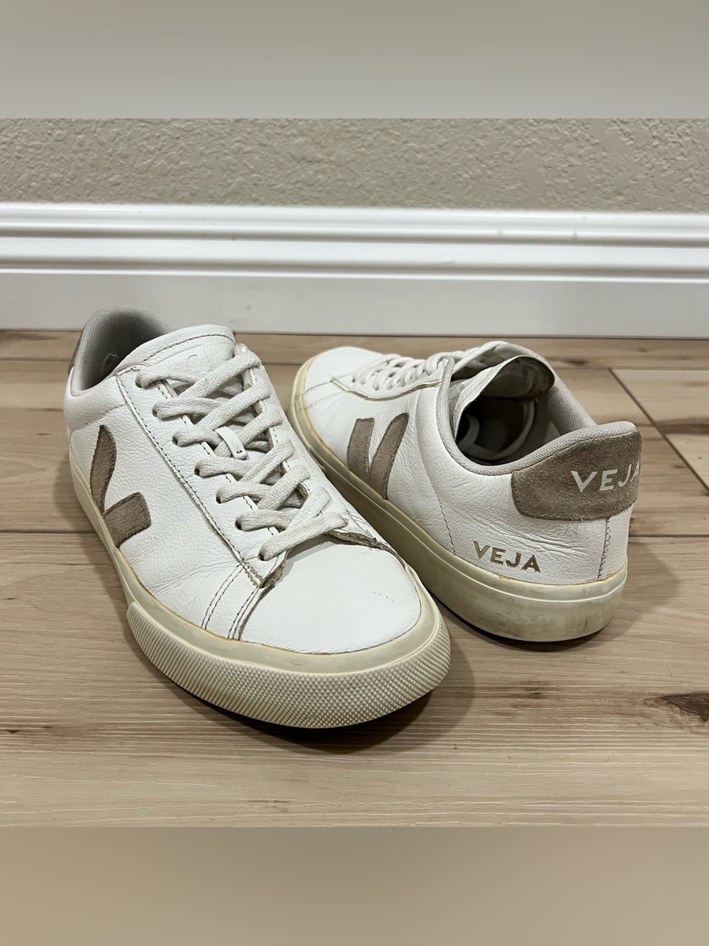 VEJA Campo Leather Sneakers Women’s Size 8 EU 39 White Beige